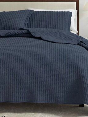NEW Linery and Co. Detailed Channel Stitch Navy Quilt Set With Shams Size Queen